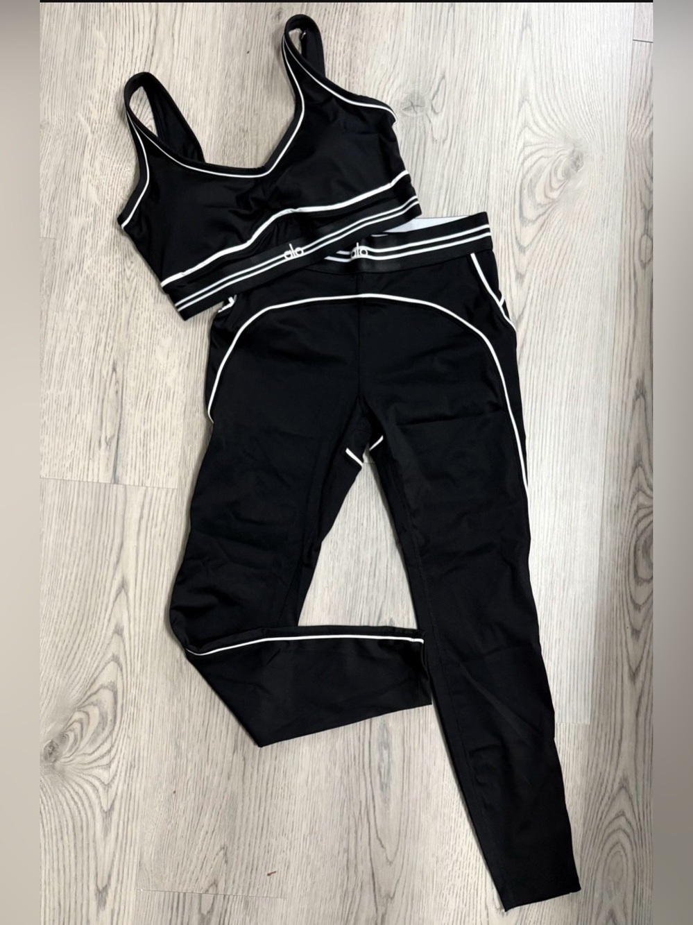 Alo Yoga Hearthrob Black Active Leggings & Sports Bra Set with White Trim